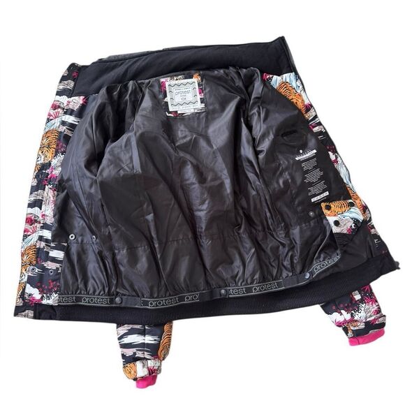 Protest Amor Jacket Girls Ski Jacket in Black Tiger Print 176/ 16 yrs - Picture 8 of 11